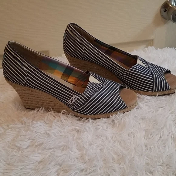 Toms Canvas Espadrille Wedge Sandals - Picture 2 of 10